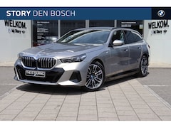 BMW i5 Touring - eDrive40 M Sport 84 kWh / Trekhaak / Adaptieve LED / Parking Assistant / Stoelverwarming /