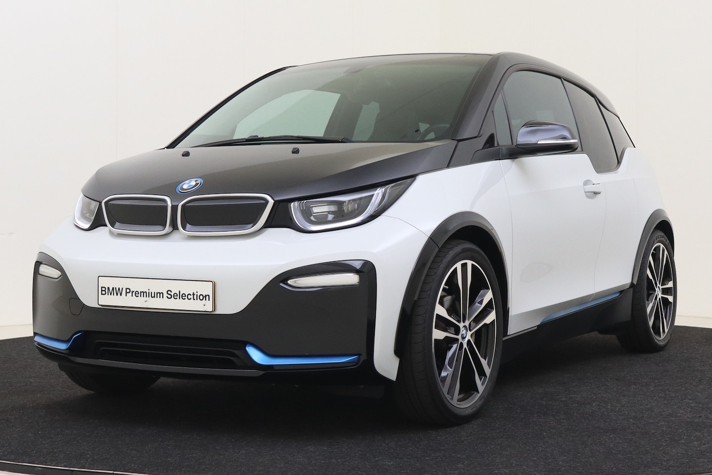 BMW i3 - S iPerformance 94Ah 33 kWh / Stoelverwarming / Cruise Control / Navigatie / Multifunctione - AutoWereld.nl