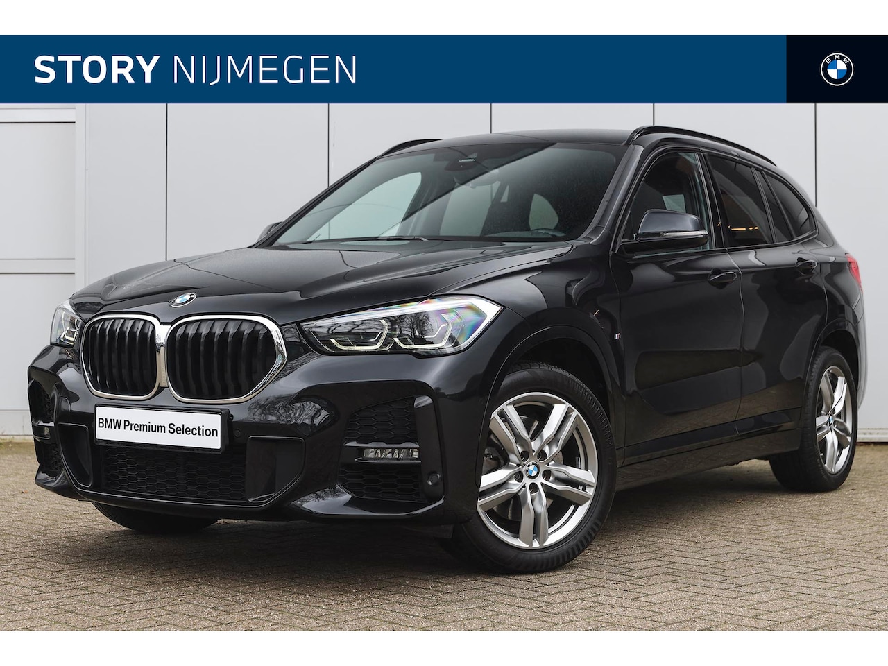 BMW X1 - sDrive20i M Sport Automaat / Trekhaak / Sportstoelen / LED / M Sportonderstel / Park Assis - AutoWereld.nl