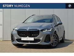 BMW 2-serie Active Tourer - 218i High Executive M Sport Automaat / Panoramadak / Trekhaak / Sportstoelen / Stoelverwar