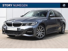 BMW 3-serie Touring - 320i Executive M Sport Automaat / Panoramadak / Sportstoelen / LED / Live Cockpit Professi