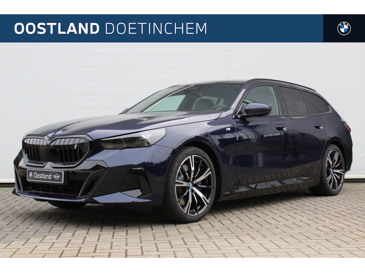 BMW i5 Touring - eDrive40 High Executive M Sport 84 kWh / Panoramadak / Trekhaak / Parking Assistant Profes - AutoWereld.nl