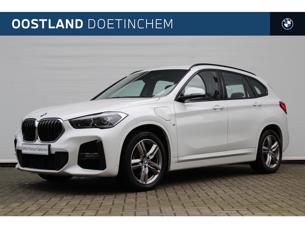 BMW X1 - xDrive25e M Sport Automaat / Trekhaak / Sportstoelen / LED / Stoelverwarming / PDC achter - AutoWereld.nl