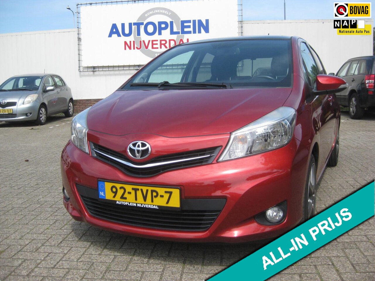 Toyota Yaris - 1.3 VVT-i Executive luxe in Nederland nieuw geleverde yaris met navigatie! - AutoWereld.nl