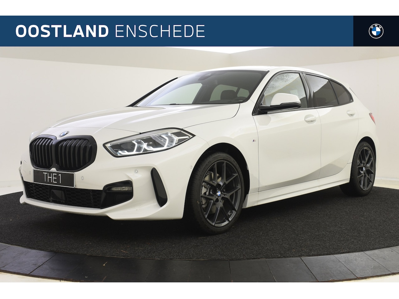 BMW 1-serie - 118i M Sport Automaat / Panoramadak / Sportstoelen / LED / M Sportonderstel / Comfort Acce - AutoWereld.nl