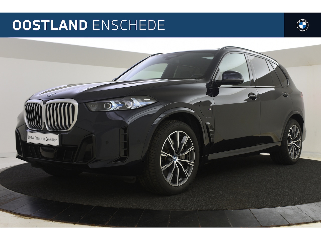 BMW X5 - xDrive50e High Executive M Sport Automaat / Panoramadak / Trekhaak / Parking Assistant Pro - AutoWereld.nl