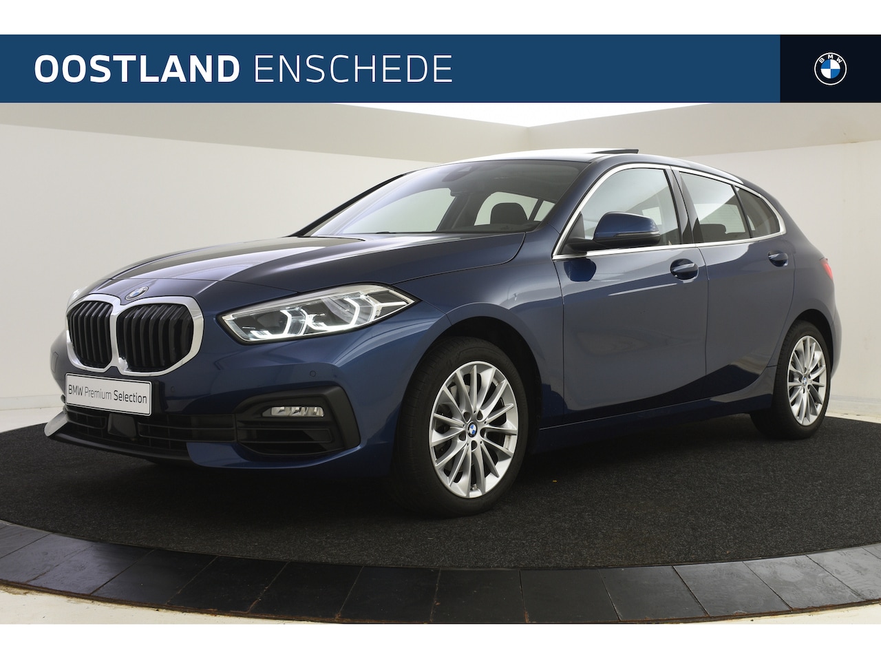 BMW 1-serie - 116i Automaat / Panoramadak / LED / Live Cockpit Professional / Stoelverwarming / PDC voor - AutoWereld.nl