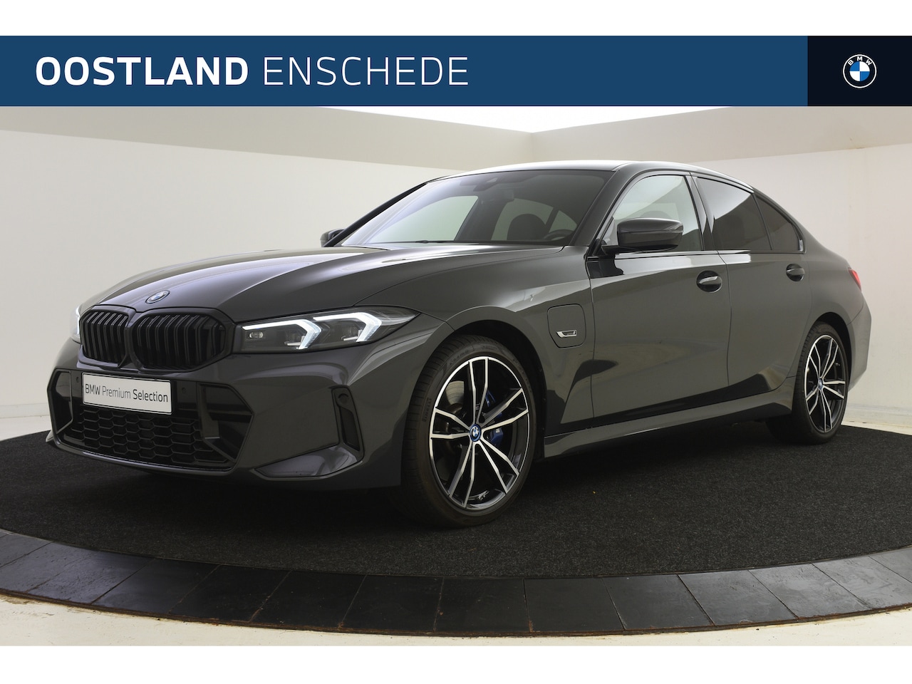 BMW 3-serie - 330e M Sport Automaat / Sportstoelen / Adaptieve LED / Widescreen Display / Live Cockpit P - AutoWereld.nl