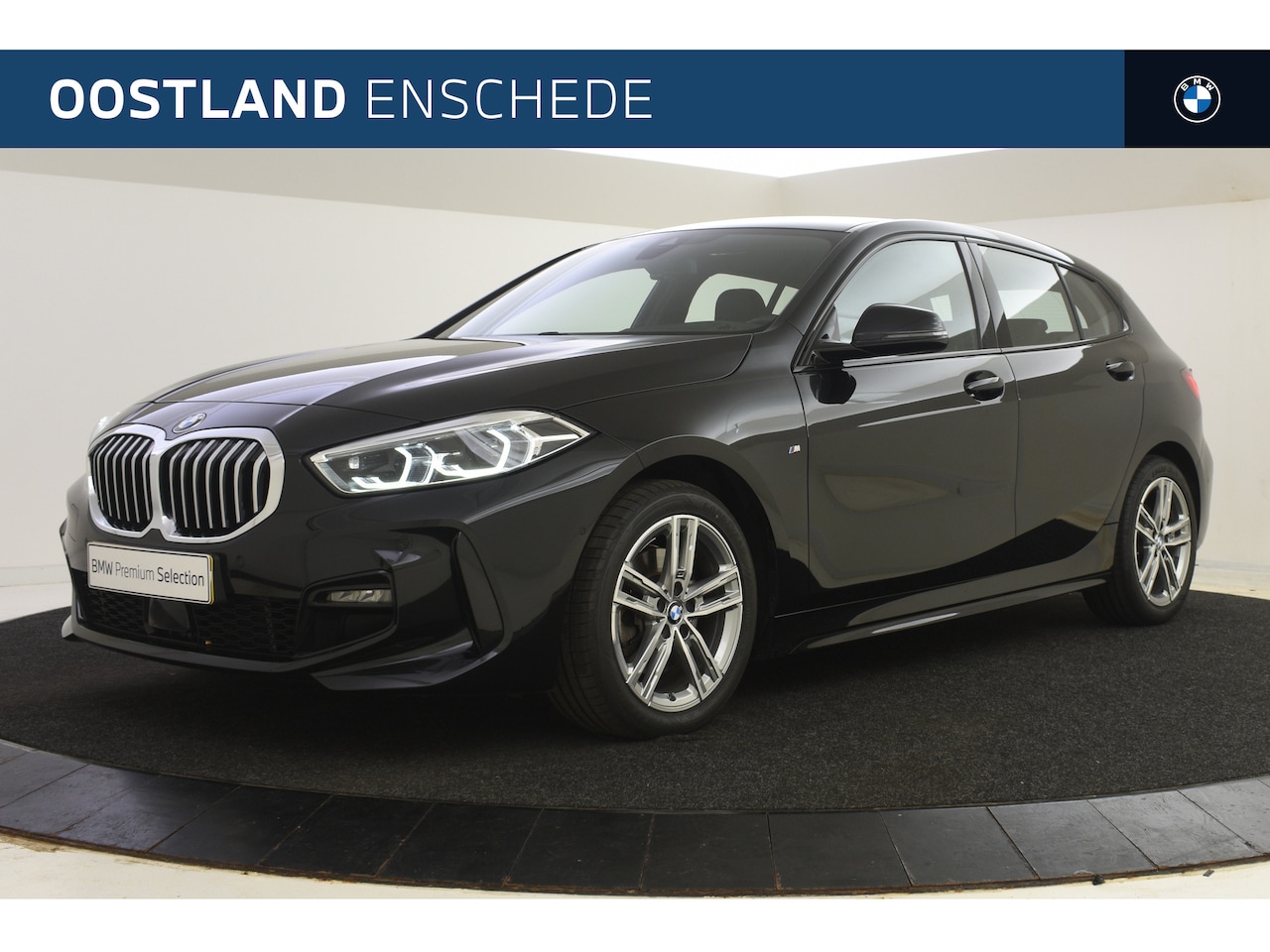 BMW 1-serie - 118i High Executive Automaat / Sportstoelen / Stoelverwarming / M Sport steering / Adaptie - AutoWereld.nl