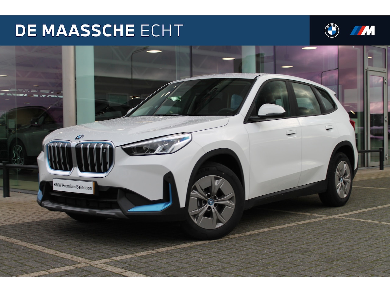 BMW iX1 - xDrive30 67 kWh / Adaptief M Onderstel / Parking Assistant / Widescreen Display - AutoWereld.nl