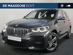 BMW X1 - xDrive25e M Sport Automaat / Sportstoelen / LED / Stoelverwarming / Navigatie / PDC achter