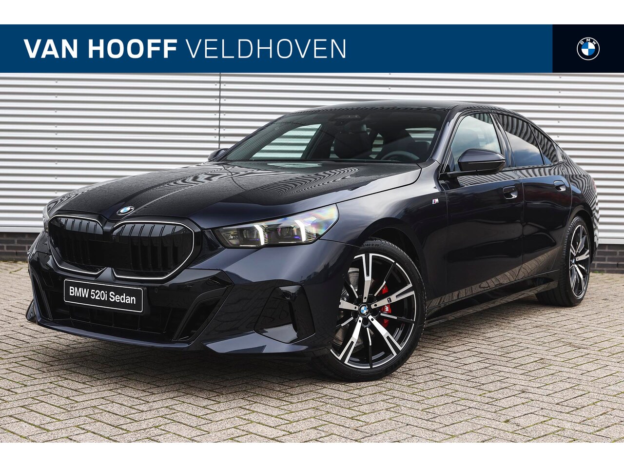 BMW 5-serie - 520i High Executive M Sport Automaat / Panoramadak / Trekhaak / Parking Assistant Professi - AutoWereld.nl