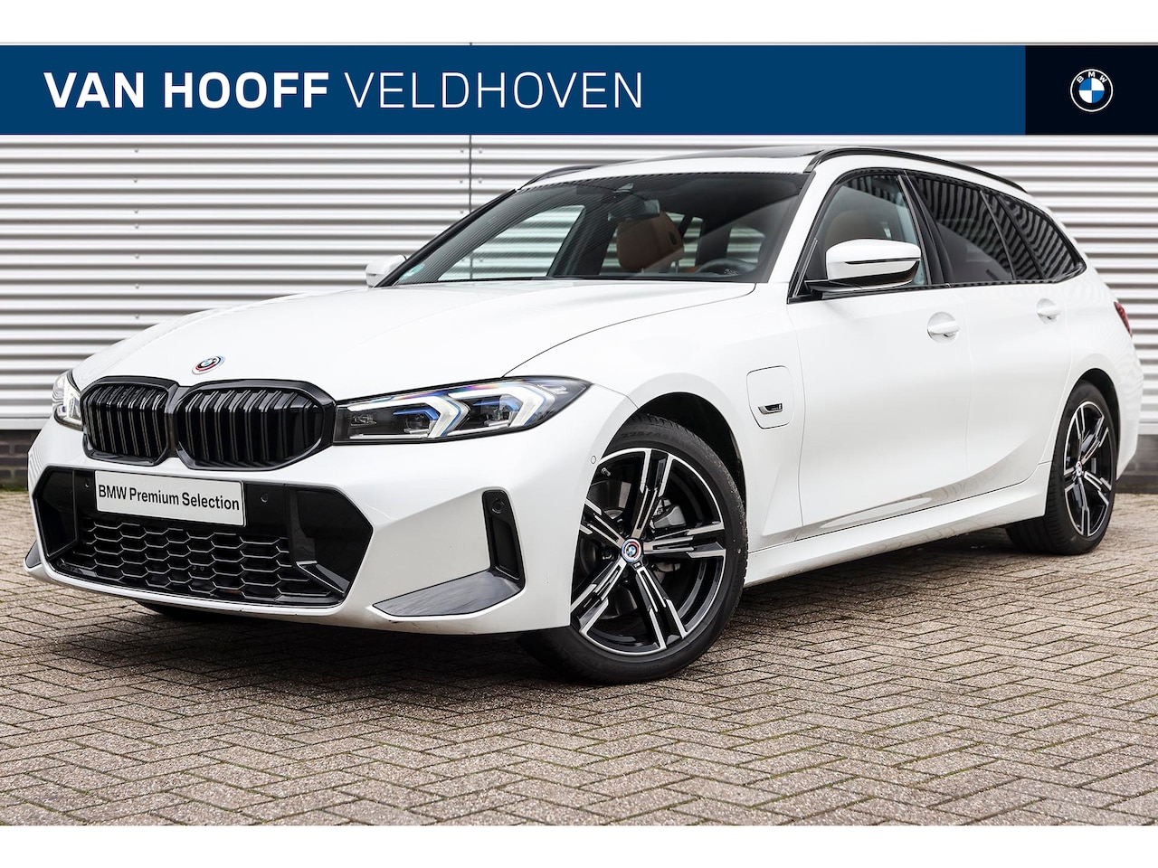 BMW 3-serie Touring - 330e xDrive High Executive M Sport Automaat / BMW M 50 Jahre Uitvoering / Head-Up / Panora - AutoWereld.nl