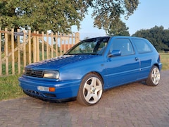 Volkswagen Golf - 2.3 5 cilinder