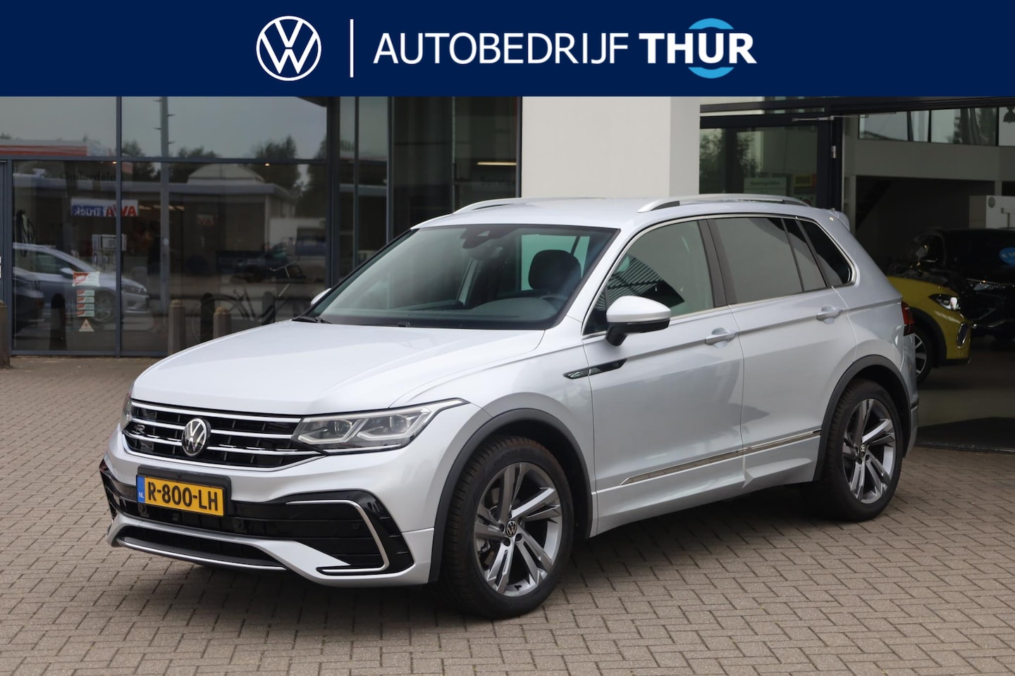 Volkswagen Tiguan - 1.5 TSI R-Line 1.5 TSI R-Line 150PK / 110kW, area view, wegklapbare trekhaak, NL auto door ons geleverd e - AutoWereld.nl