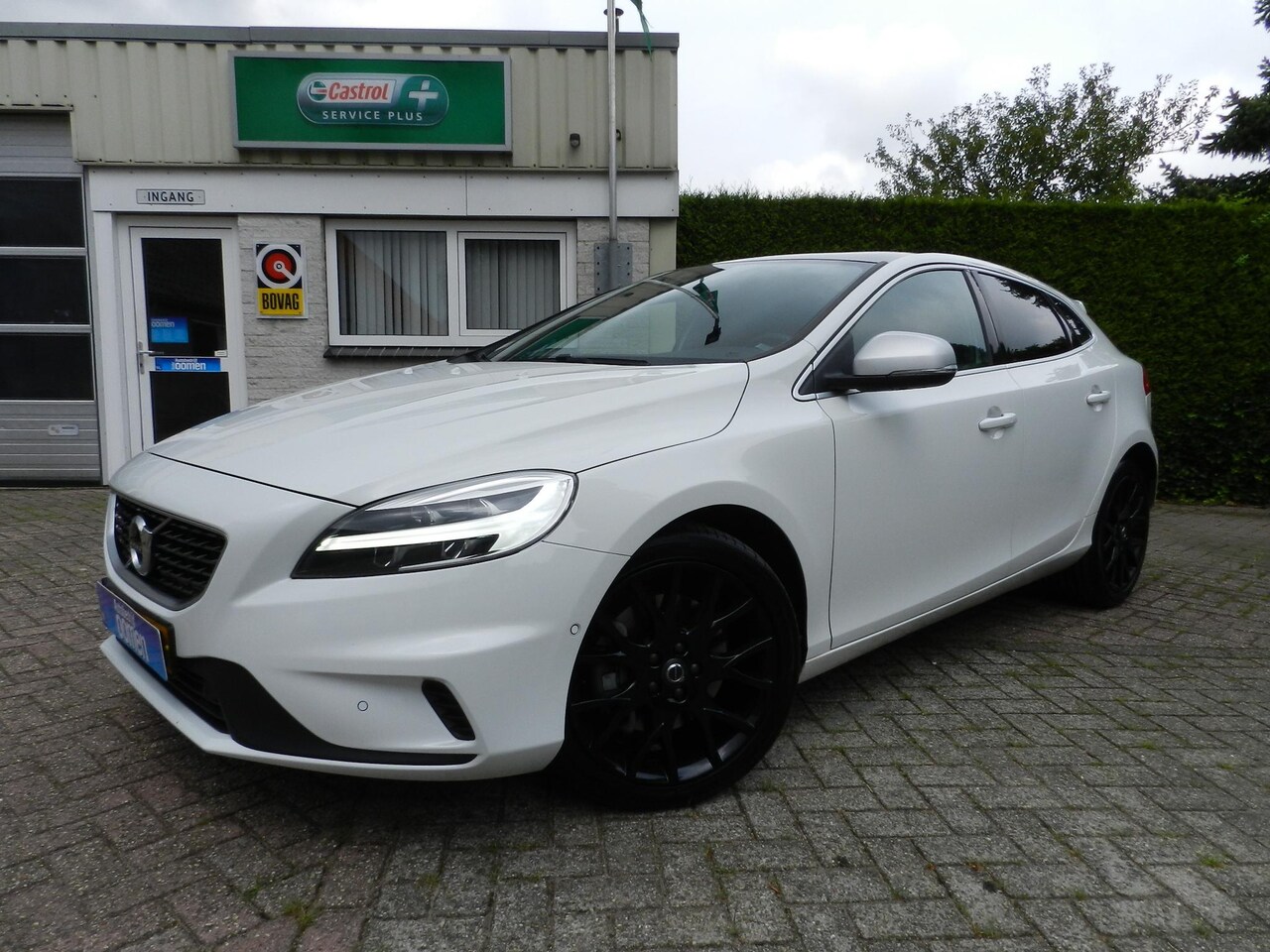 Volvo V40 - 1.5 T3 Polar+ Sport R-Design - Panorama dak - Park.Camera & Park Sensoren - Stoelverwarmin - AutoWereld.nl