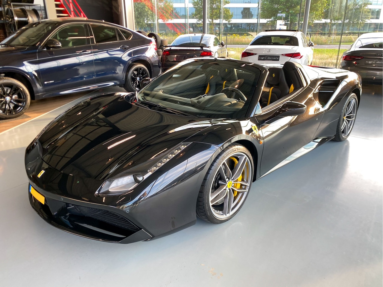 Ferrari 488 - 3.9 Spider HELE lift, camera, carbon, keramische remmen - AutoWereld.nl