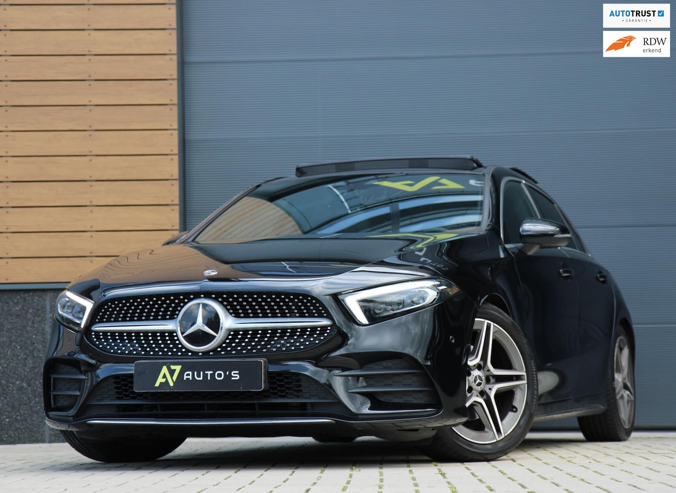 Mercedes-Benz A-klasse - 180 AMG/PANO/Carplay/Sfeer/Camera/VOL - AutoWereld.nl