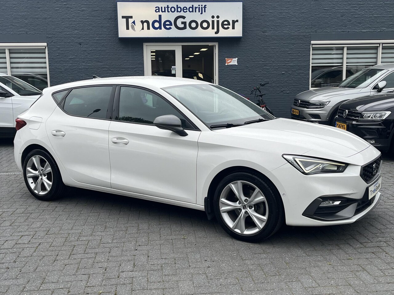 Seat Leon - 1.0 eTSi DSG FR | NAV. | CAMERA | STOELVERW. | - AutoWereld.nl