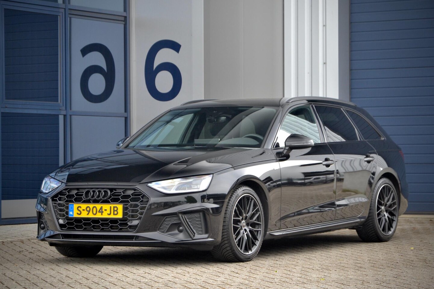 Audi A4 Avant - 35 TFSI S Edition Competition / Automaat / Virt. Cock. - AutoWereld.nl