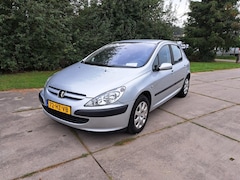 Peugeot 307 - 1.6-16V XR Airco en trekhaak