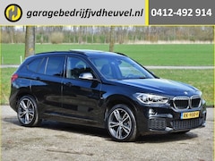 BMW X1 - 18d sDrive High Executive / head-up display / panoramadak / camera achter / zwart leer