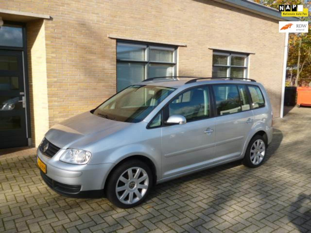 Volkswagen Touran - 1.6-16V FSI Trendline 1.6-16V FSI Trendline - AutoWereld.nl