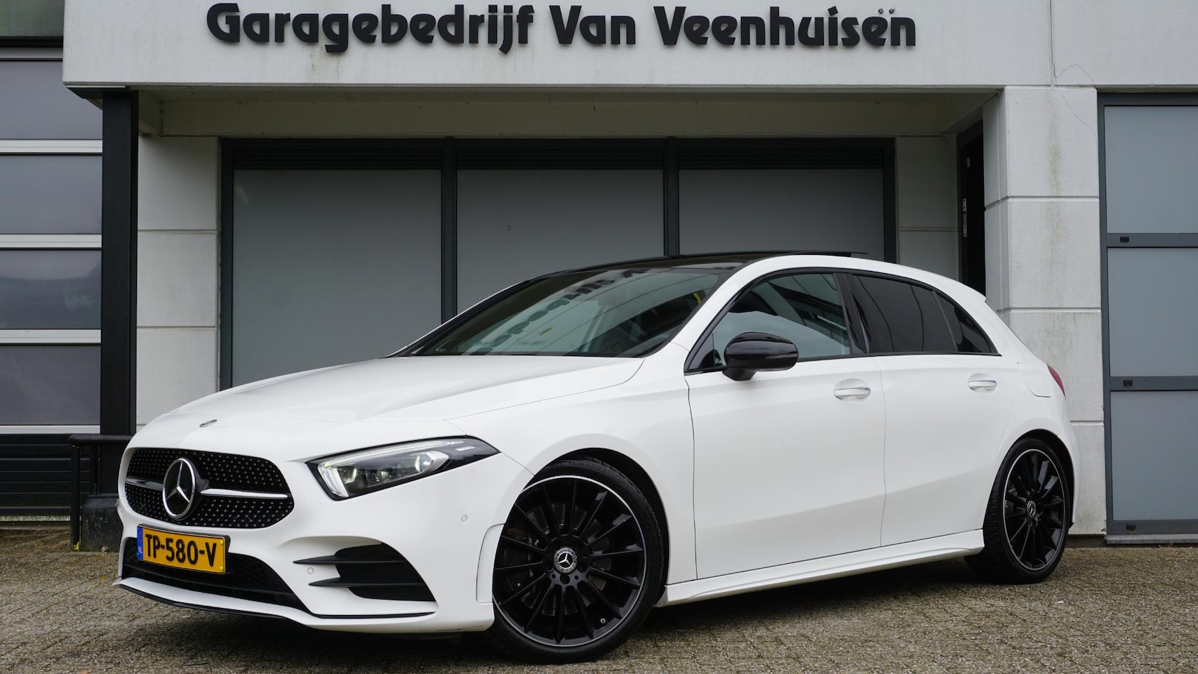 Mercedes-Benz A-klasse - 250 224pk Premium Plus AMG-Line Pano.Dak Burmester *Vol Leder* Widescreen Sfeerverlichting - AutoWereld.nl