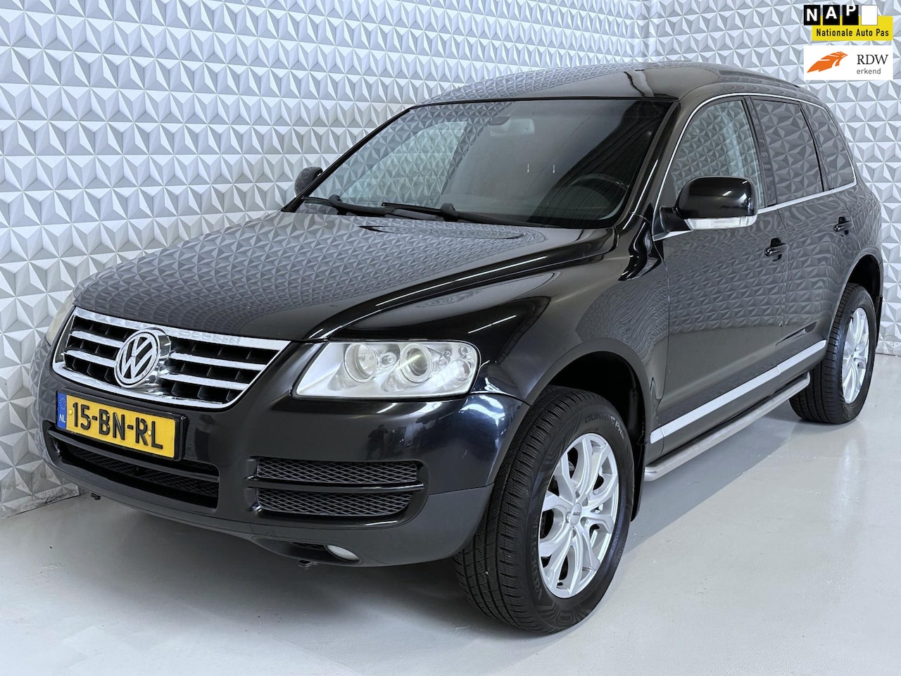 Volkswagen Touareg - 2.5 TDI Grijs kenteken + Navigatie + Leder + Stoelverwarming - AutoWereld.nl