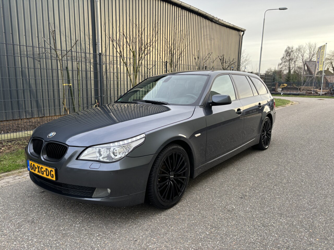 BMW 5-serie Touring - 523i Executive / AUTOMAAT / LEER / NAVI / CRUISE - AutoWereld.nl