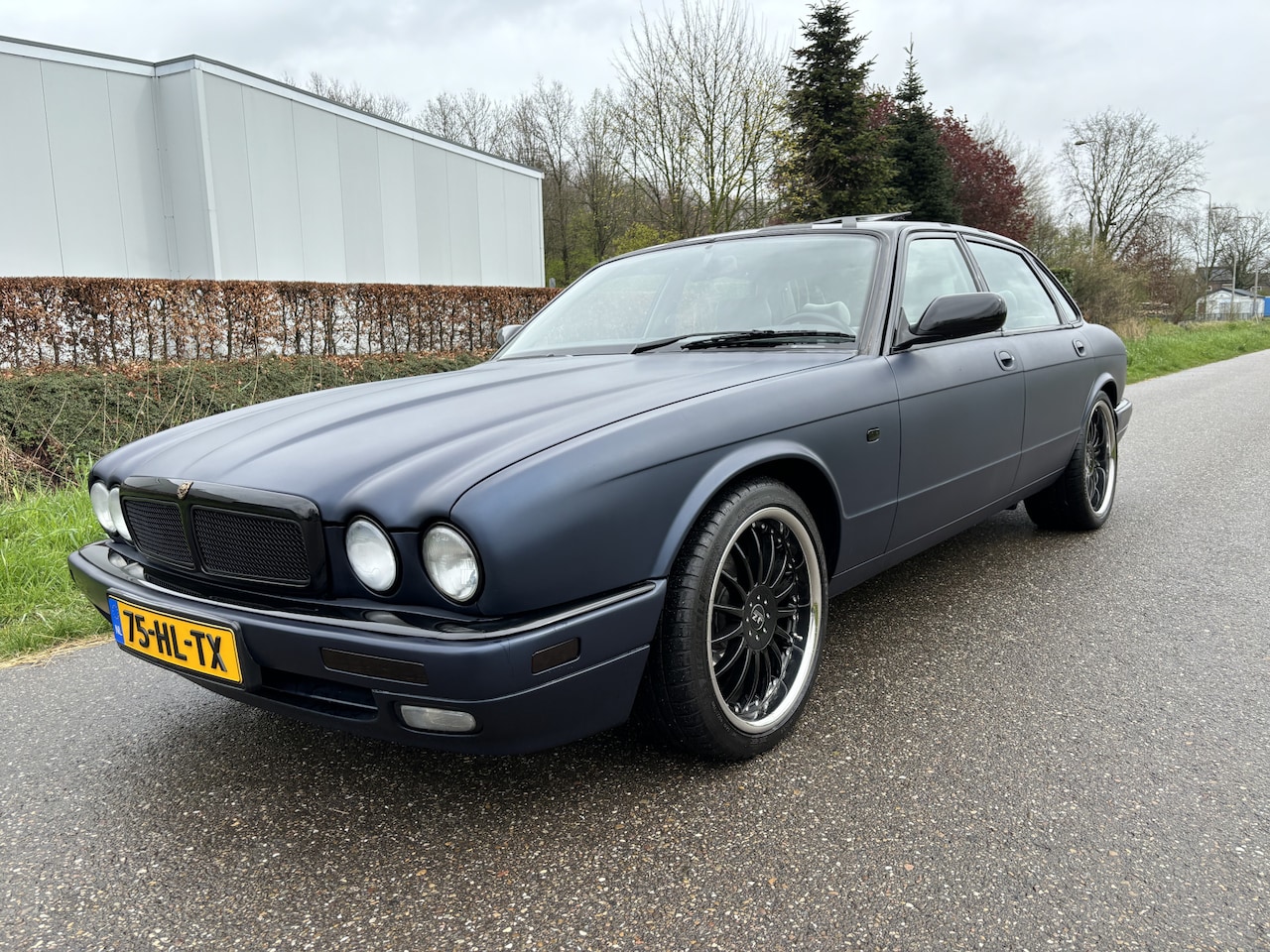 Jaguar XJ - 4.0 R S/C SUPERCHARGED / LEER / MAT BLAUW / SCHUIFDAK / AUTOMAAT / 111dkm! - AutoWereld.nl