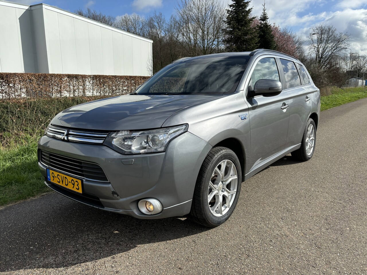 Mitsubishi Outlander - 2.0 PHEV Instyle / NAVI / AUTOMAAT / SCHUIFDAK / ROCKFORD / CRUISE - AutoWereld.nl