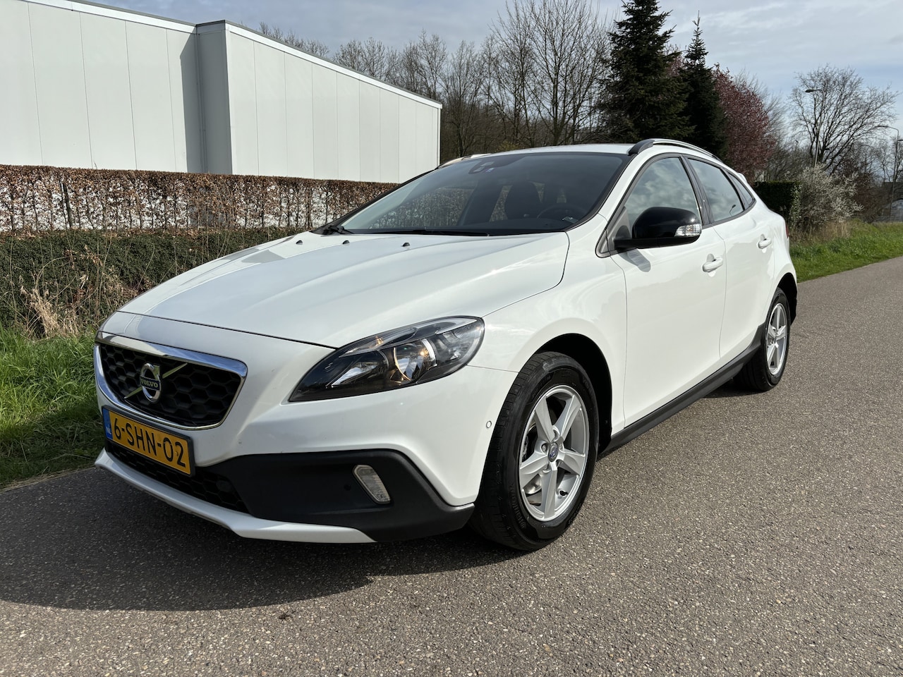 Volvo V40 Cross Country - 1.6 T4 Kinetic / AIRCO / NAVI / CRUISE - AutoWereld.nl