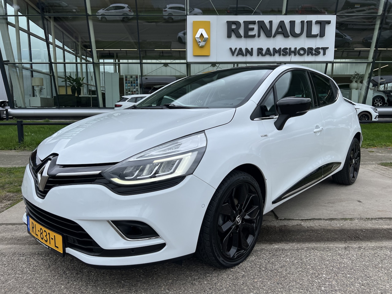 Renault Clio - 1.5 dCi Bose / 1e eigenaar / Distri-riem Vervangen / 110 PK / NAP / Panorama / Camera / PD - AutoWereld.nl