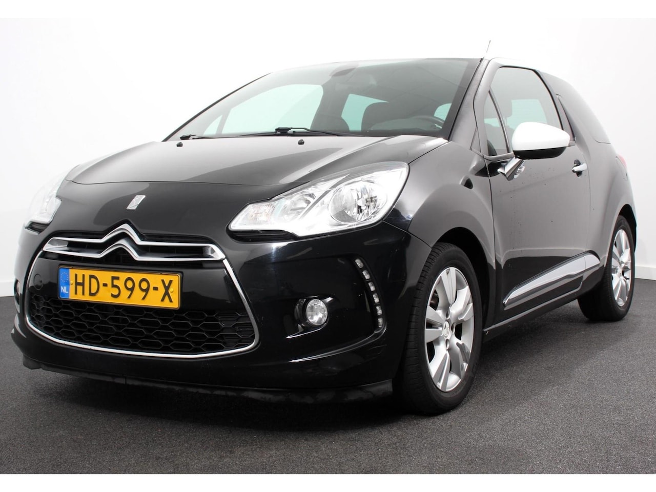 DS 3 - 1.2 PureTech Automaat Business | Handel/Export ! | Navigatie | Climate control | Hifi syst - AutoWereld.nl