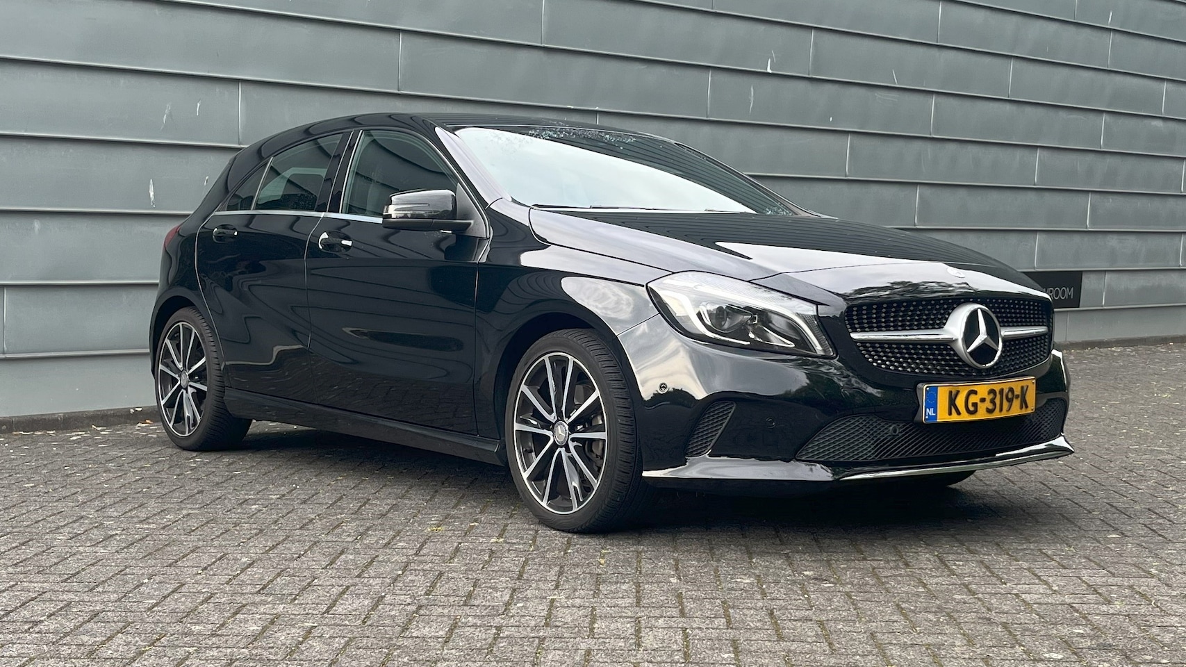 Mercedes-Benz A-klasse - 180 Ambition Leer | Automaat | Park assist | Apple Carplay - AutoWereld.nl