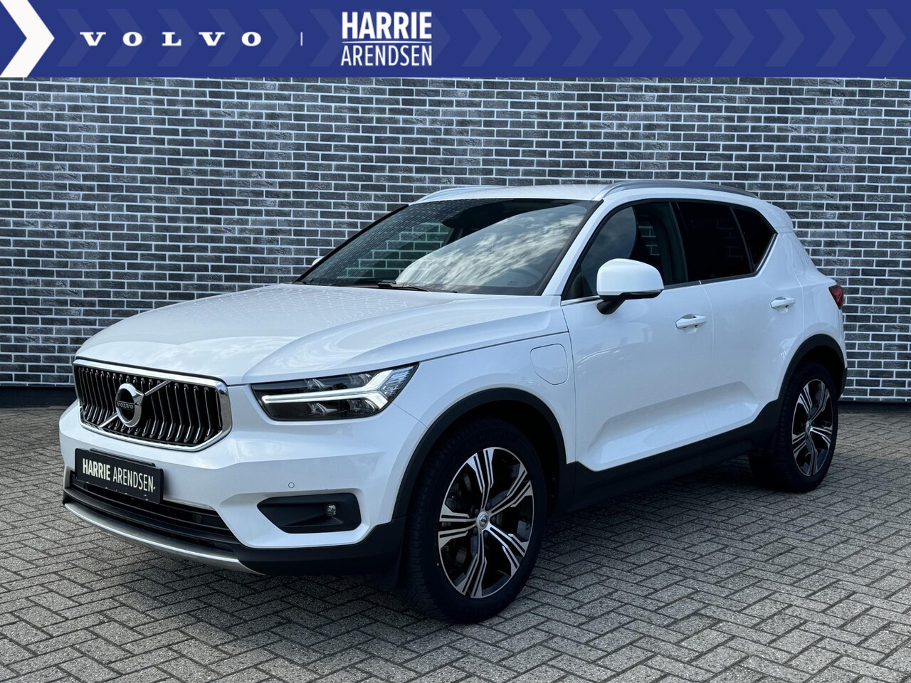 Volvo XC40 - 1.5 T5 Recharge Inscription | Getint Glas | 19" LM wielen | Parkeercamera | Lederen bekled - AutoWereld.nl