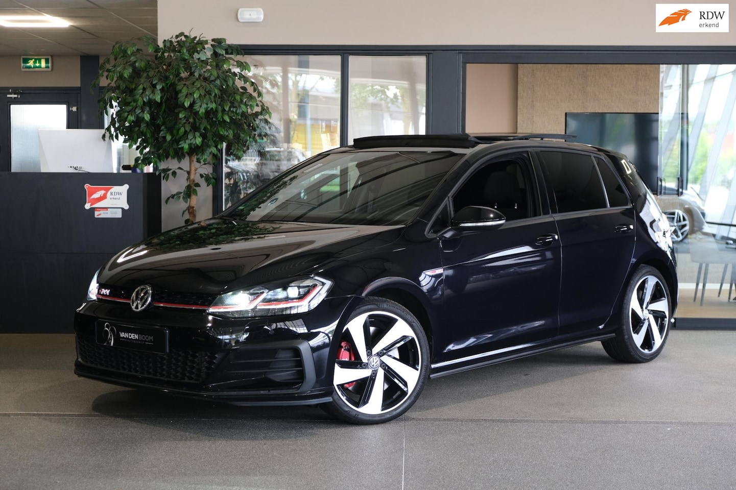 Volkswagen Golf - 2.0 TSI GTI Performance 245 pk Pano Led Virtual Camera - AutoWereld.nl