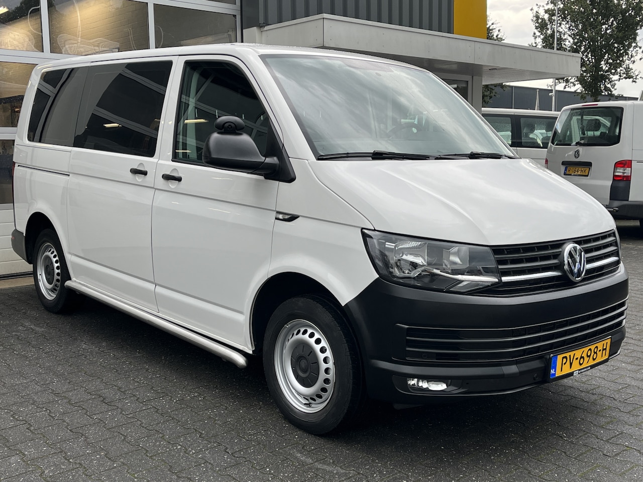 Volkswagen Transporter Kombi - 8-Persoons 2.0 TDI 150 PK DSG Automaat L1H1 BTW en BPM vrij Airco Cruise control PDC Trekh - AutoWereld.nl