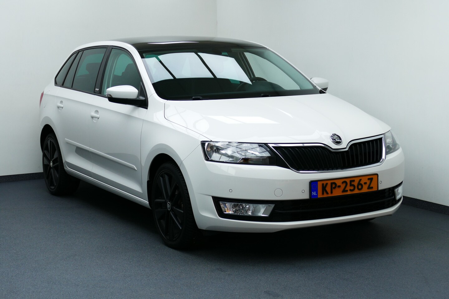 Skoda Rapid Spaceback - 1.2 TSI Greentech JOY Panodak, Navi, Clima, Cruise, Stoelverw, 17"LMV - AutoWereld.nl