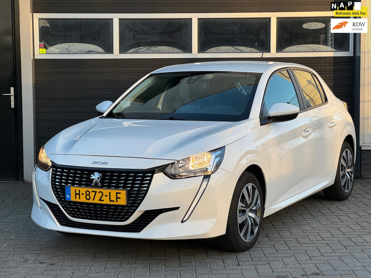 Peugeot 208 - 1.2 PureTech Active PDC NAP BTW AUTO - AutoWereld.nl