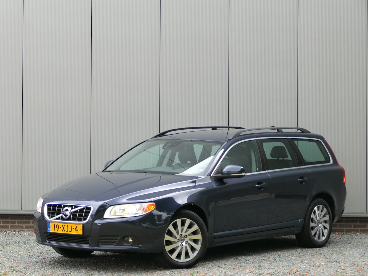 Volvo V70 - 1.6 T4 Limited Edition Xenon / Trekhaak / Stoelverwarming - AutoWereld.nl