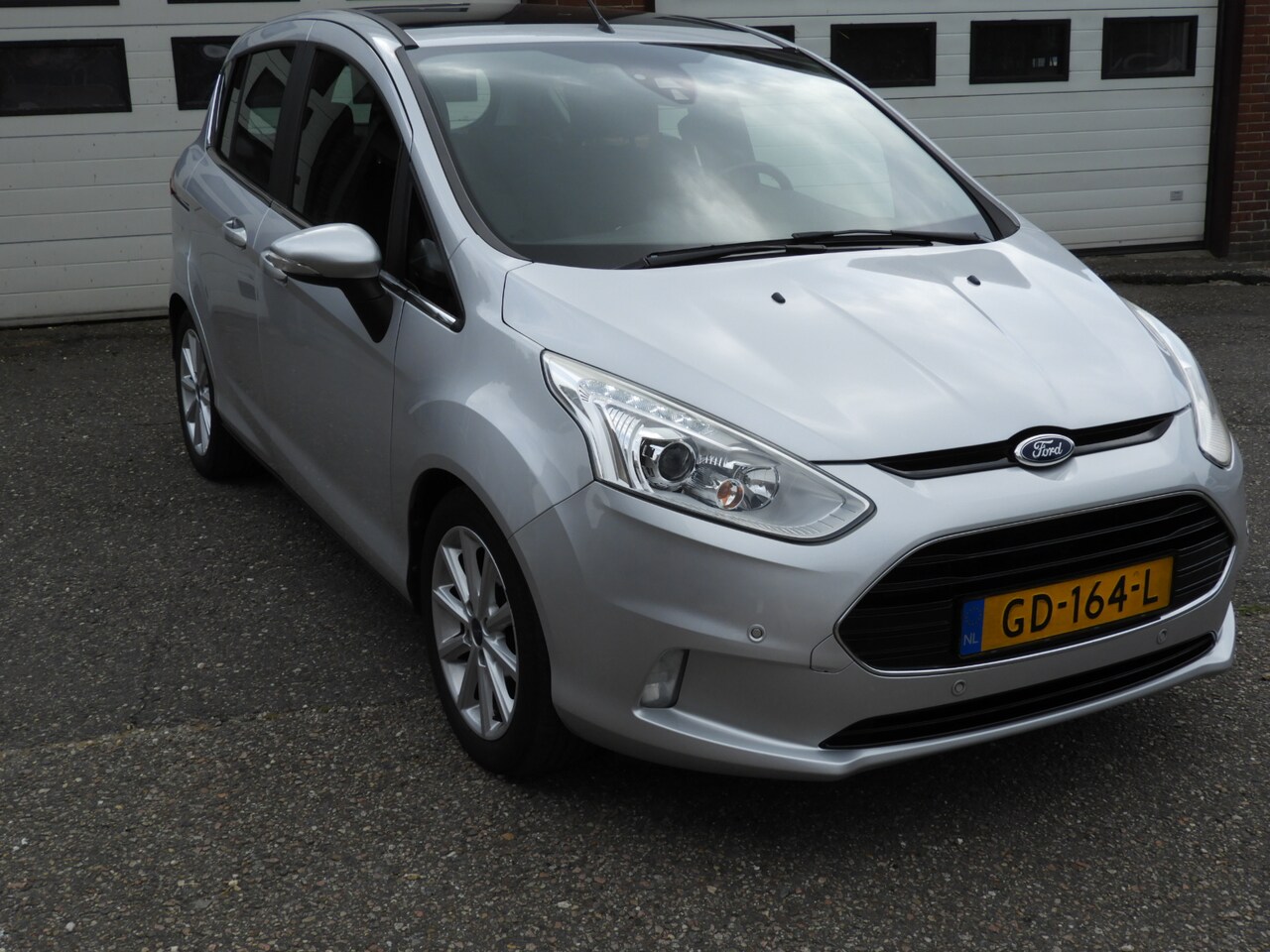 Ford B-Max - 1.0 EcoBoost Titanium panodak ,trekhaak, pdc - AutoWereld.nl