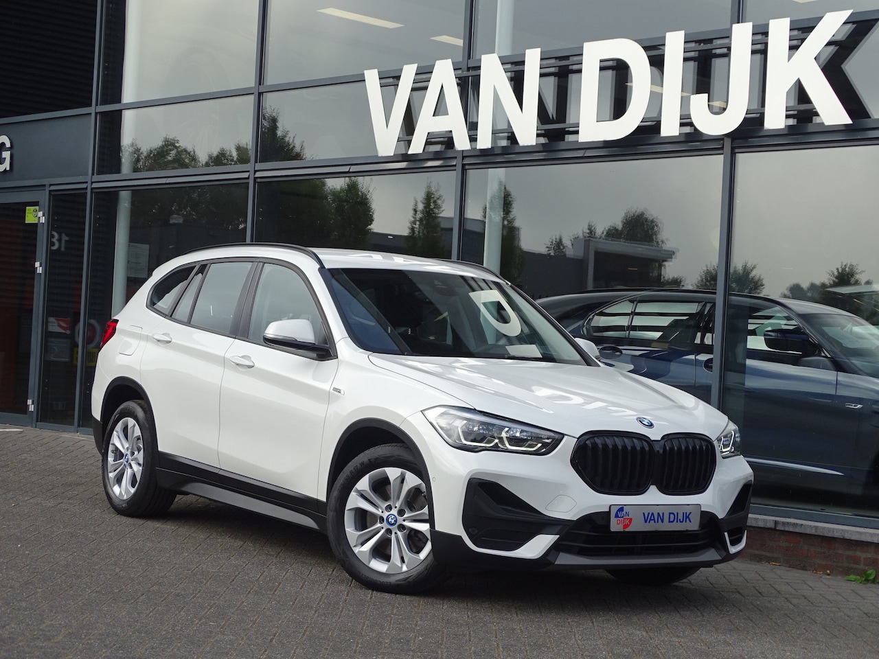 BMW X1 - xDrive25e Exe. Afn.Trekhaak Driv.Ass.Plus Actieve Cruise Apple Carplay Nav Ada.Led 17" LM - AutoWereld.nl