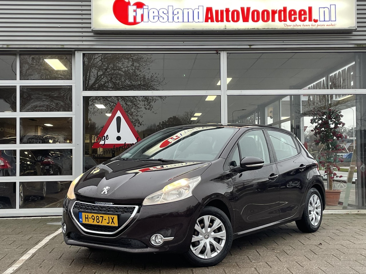 Peugeot 208 - 1.2 VTi Allure /Airco/ 5 drs/Multi media voorbereiding/APK 11-2024/ - AutoWereld.nl