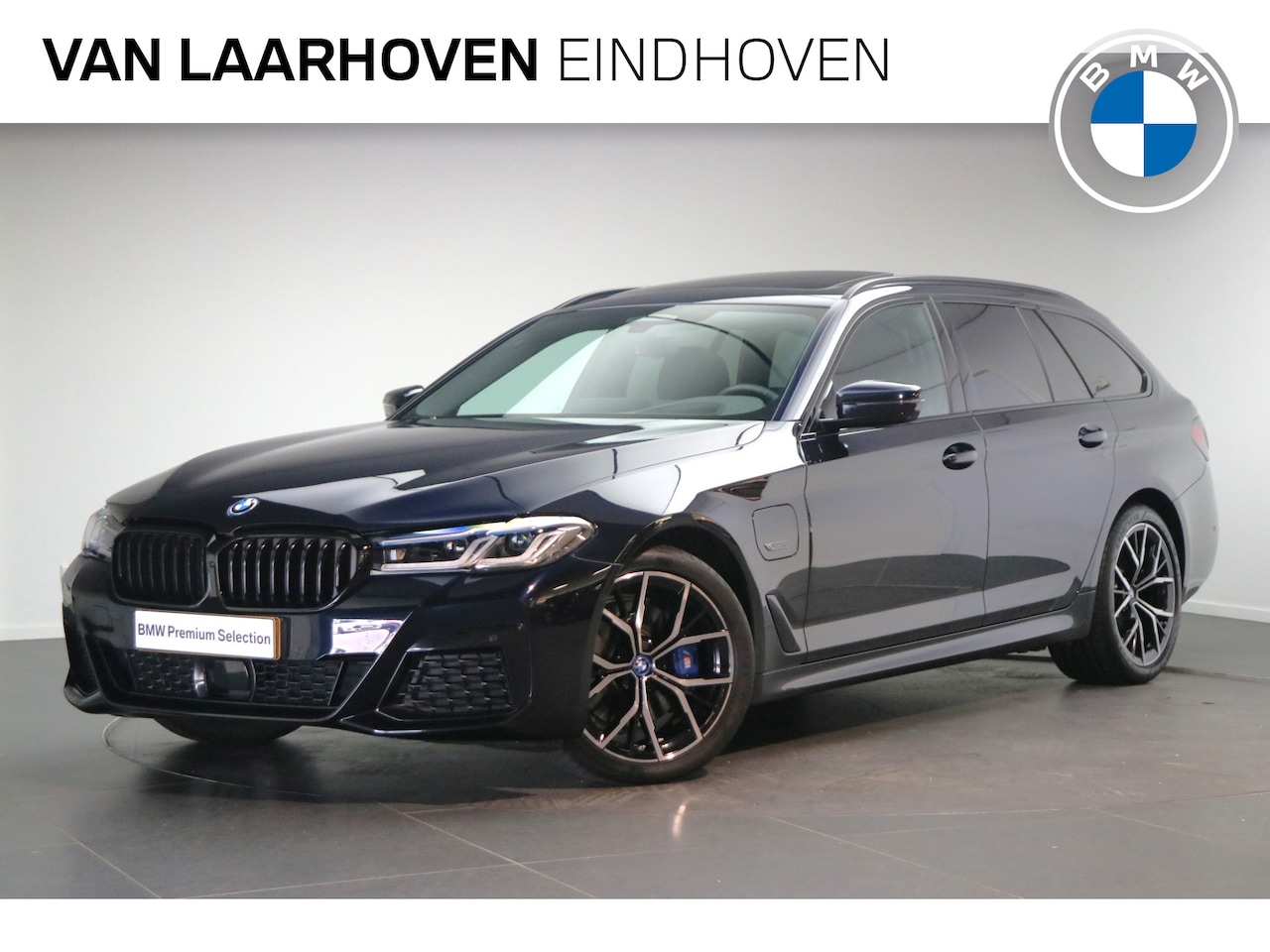 BMW 5-serie Touring - 530e High Executive M Sport Automaat / Panoramadak / Trekhaak / Laserlight / Parking Assis - AutoWereld.nl