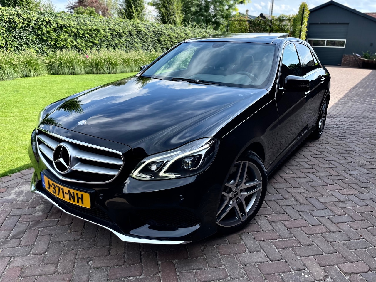 Mercedes-Benz E-klasse - 400 4MATIC V6 AMG Pano Leder Navi - AutoWereld.nl