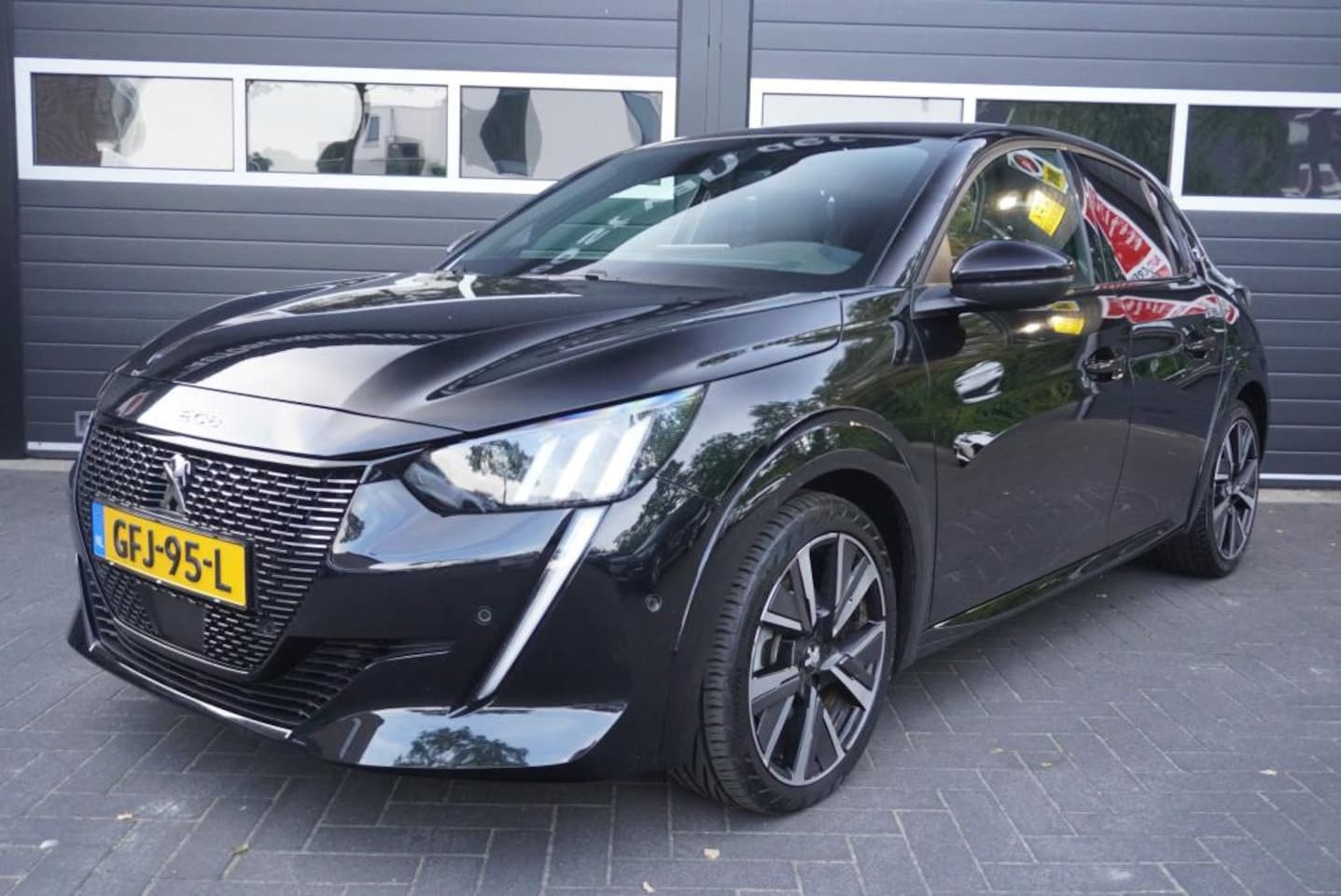 Peugeot 208 - 1.2 PureTech GT Aut/Climate Control/CC/Navi/Pano.dak/Camera - AutoWereld.nl