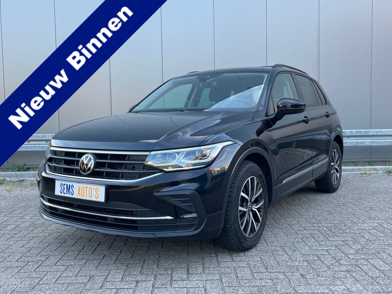 Volkswagen Tiguan - 1.5 TSI R-Line Business+ Virtual Cockpit / Panorama Dak / Full Led / Trekhaak ! - AutoWereld.nl