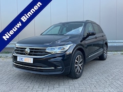 Volkswagen Tiguan - 1.5 TSI R-Line Business+ Virtual Cockpit / Panorama Dak / Full Led / Trekhaak